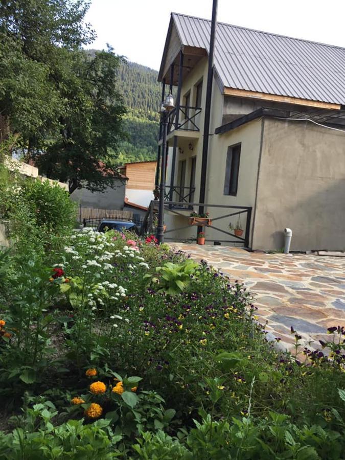 Guesthouse Gera Mestia Extérieur photo