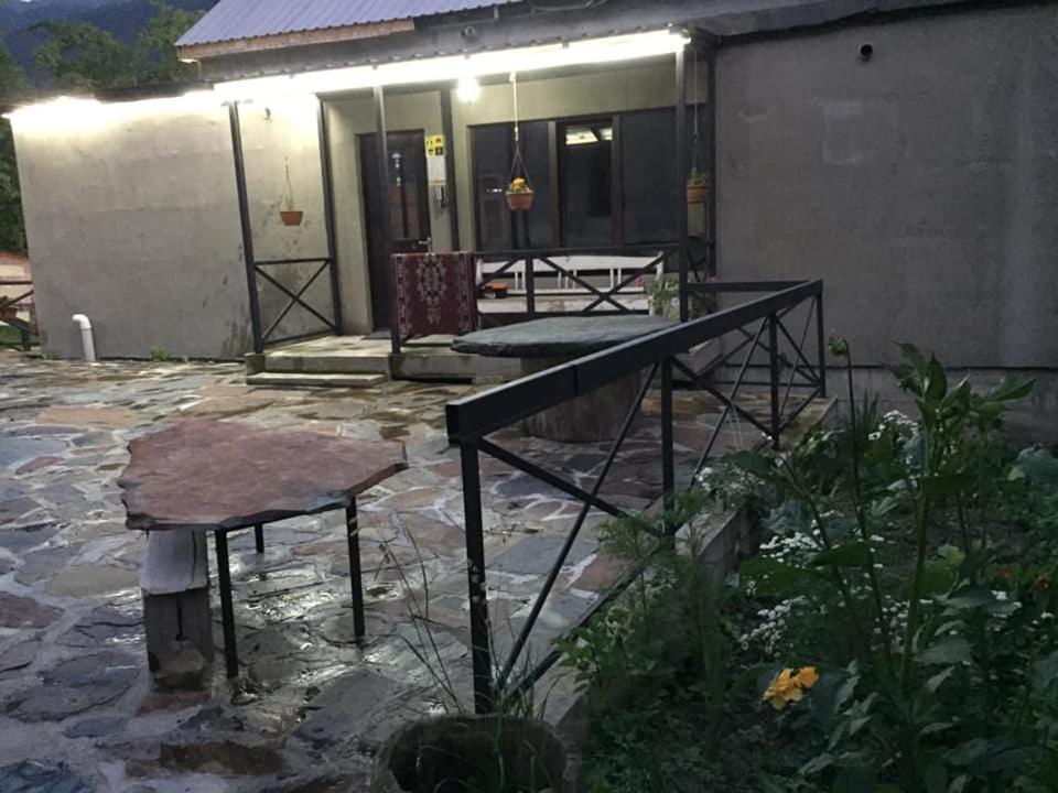 Guesthouse Gera Mestia Extérieur photo