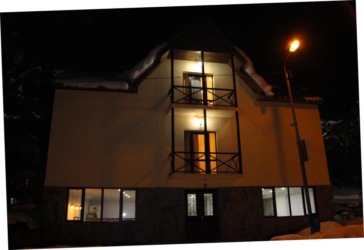 Guesthouse Gera Mestia Extérieur photo