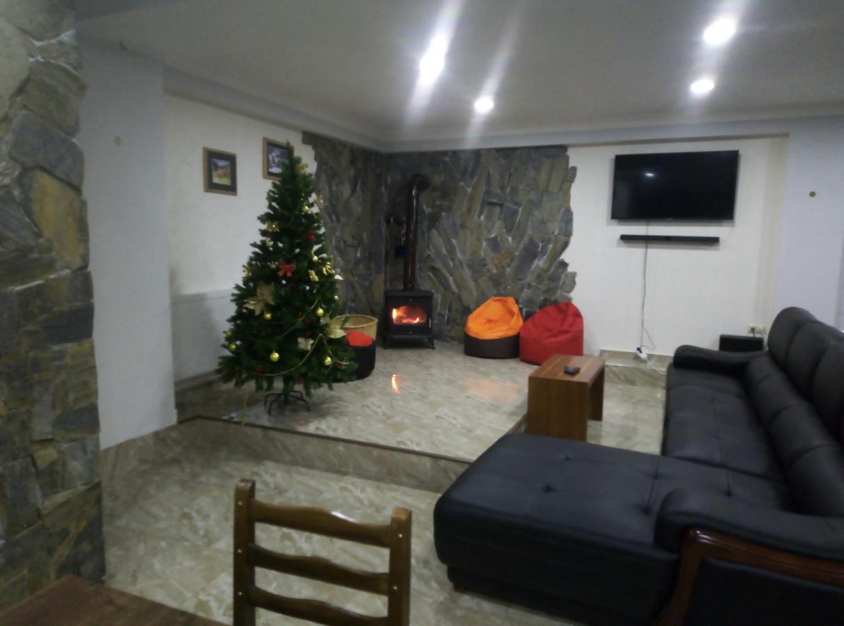 Guesthouse Gera Mestia Extérieur photo