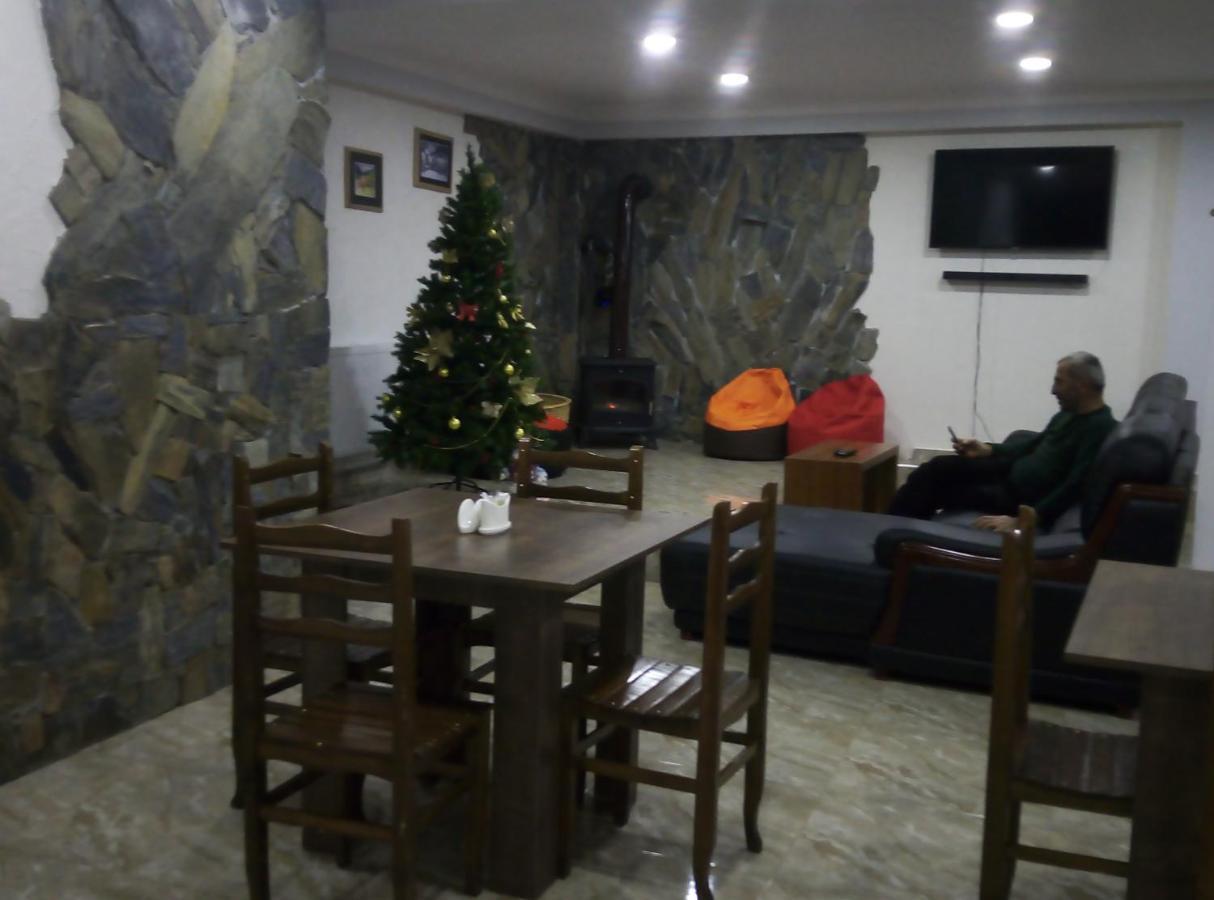 Guesthouse Gera Mestia Extérieur photo